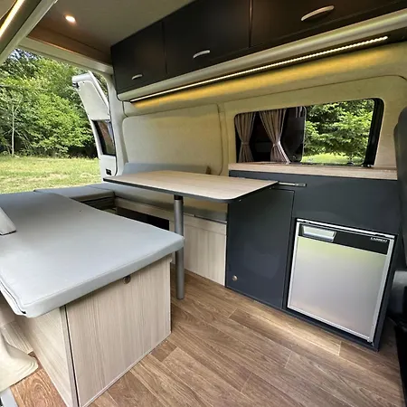 Montenomad Campervan Кемпинг *
